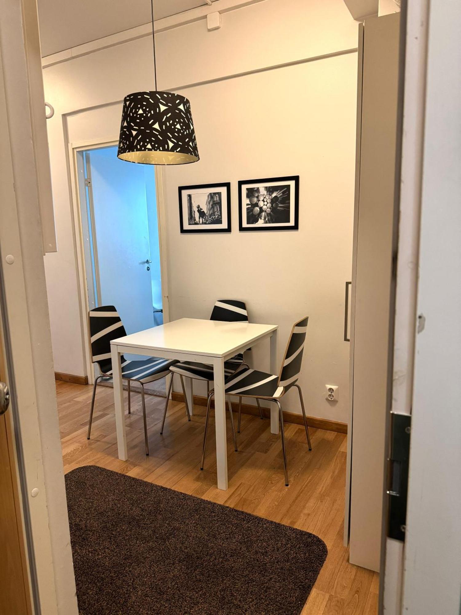 Kotimaailma Apartments Kamppi - 2Br In The City Center With Code Lock Helsinky Exteriér fotografie