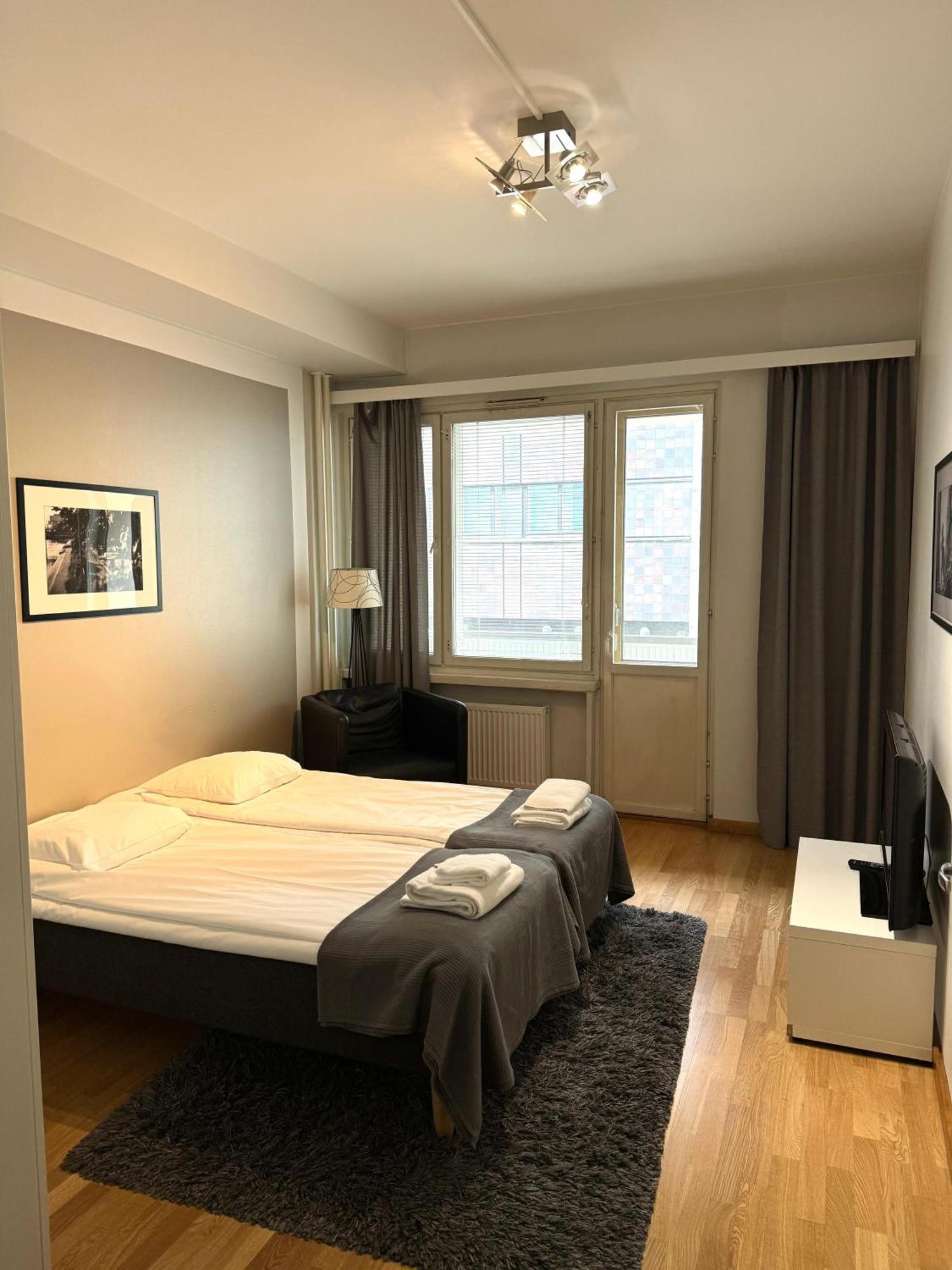 Kotimaailma Apartments Kamppi - 2Br In The City Center With Code Lock Helsinky Exteriér fotografie