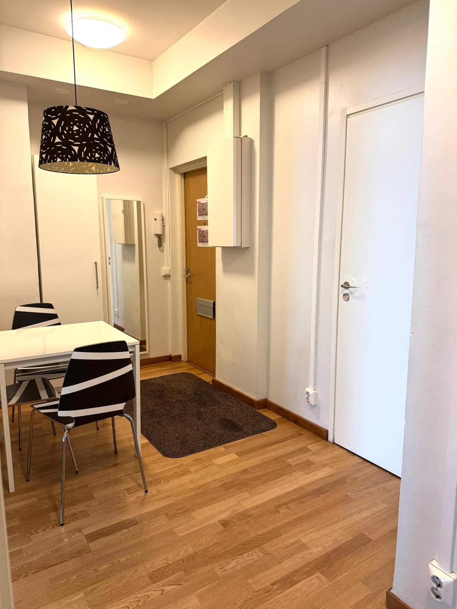 Kotimaailma Apartments Kamppi - 2Br In The City Center With Code Lock Helsinky Exteriér fotografie
